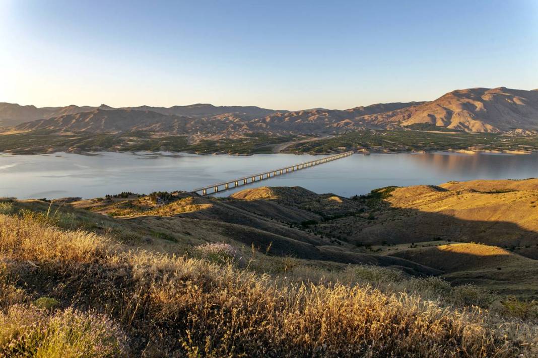 Gün batımı mı, tren mi daha güzel? Bu köprüde ikisi de var! 1986'dan beri ayakta, Fırat'ın incisi 9